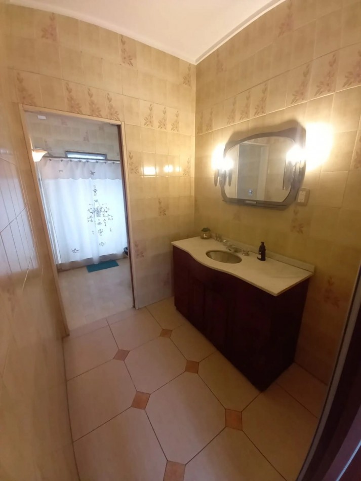 Casa de 5 ambientes en Venta en Villa Adelina 