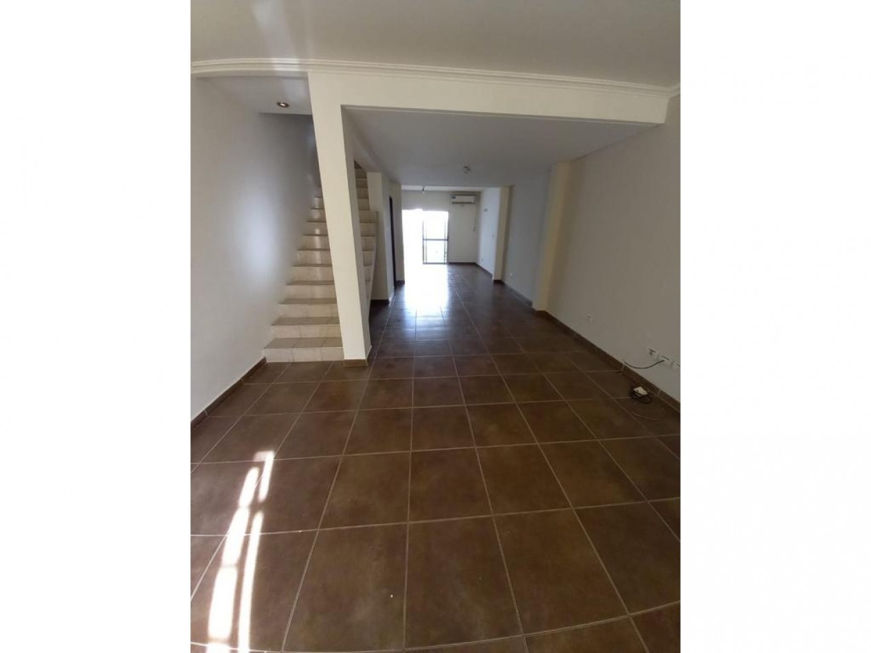 Triplex de 4 ambientes en Alquiler en Munro 