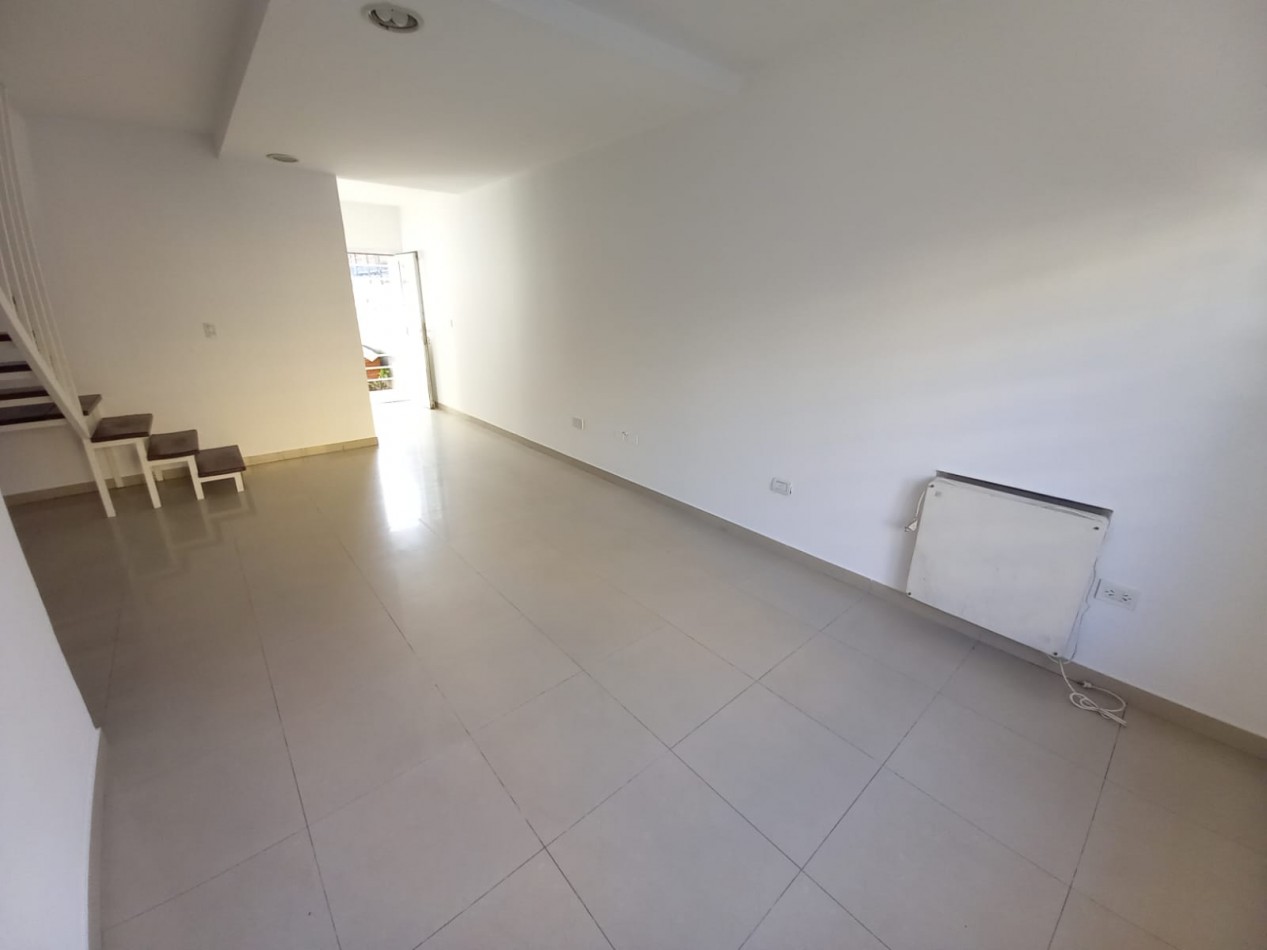 Triplex de 4 ambientes en Venta en Munro 