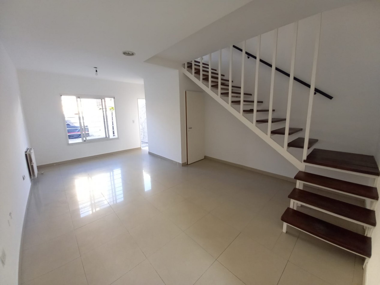 Triplex de 4 ambientes en Venta en Munro 