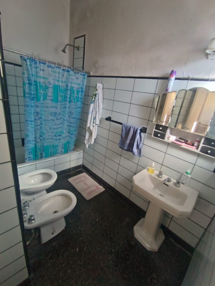 Casa de 4 ambientes en Venta en Carapachay 