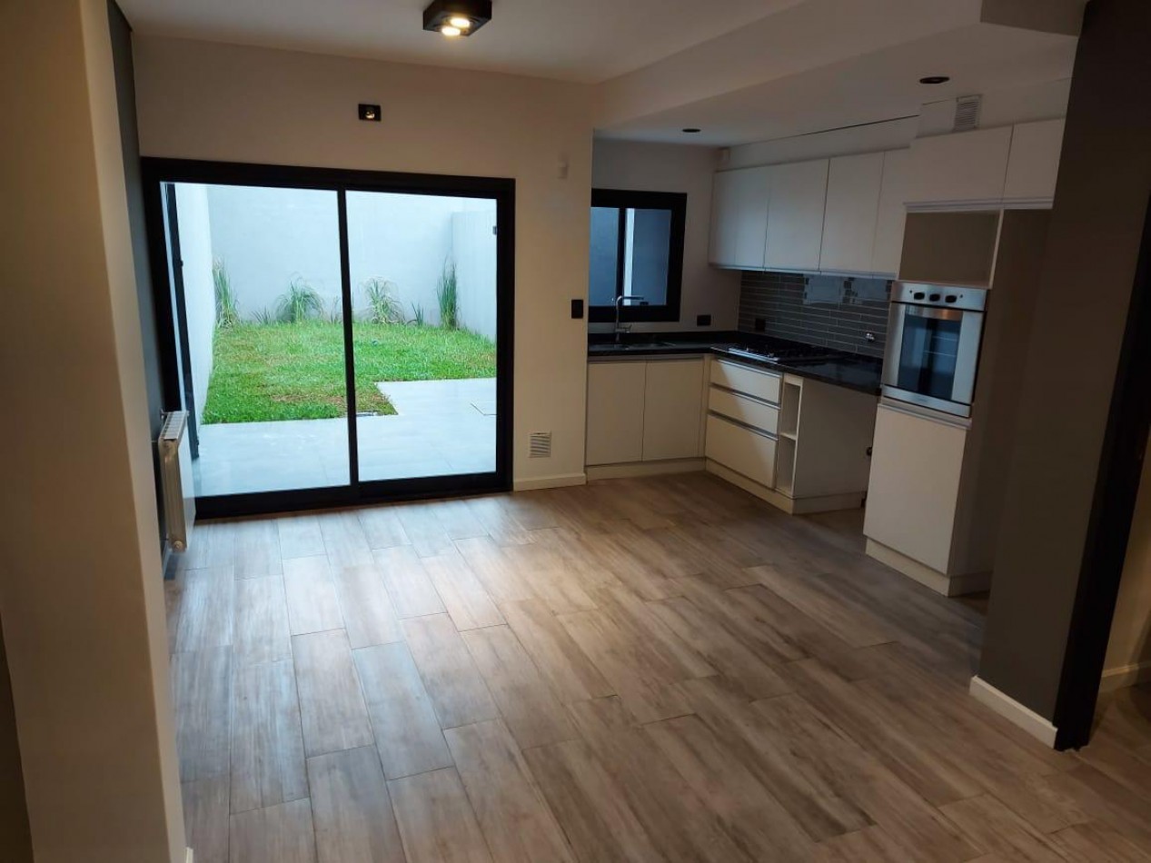 Triplex de 5 ambientes en Venta en Olivos 