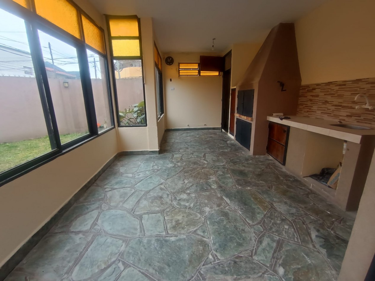Casa de 4 ambientes en Venta en Carapachay 