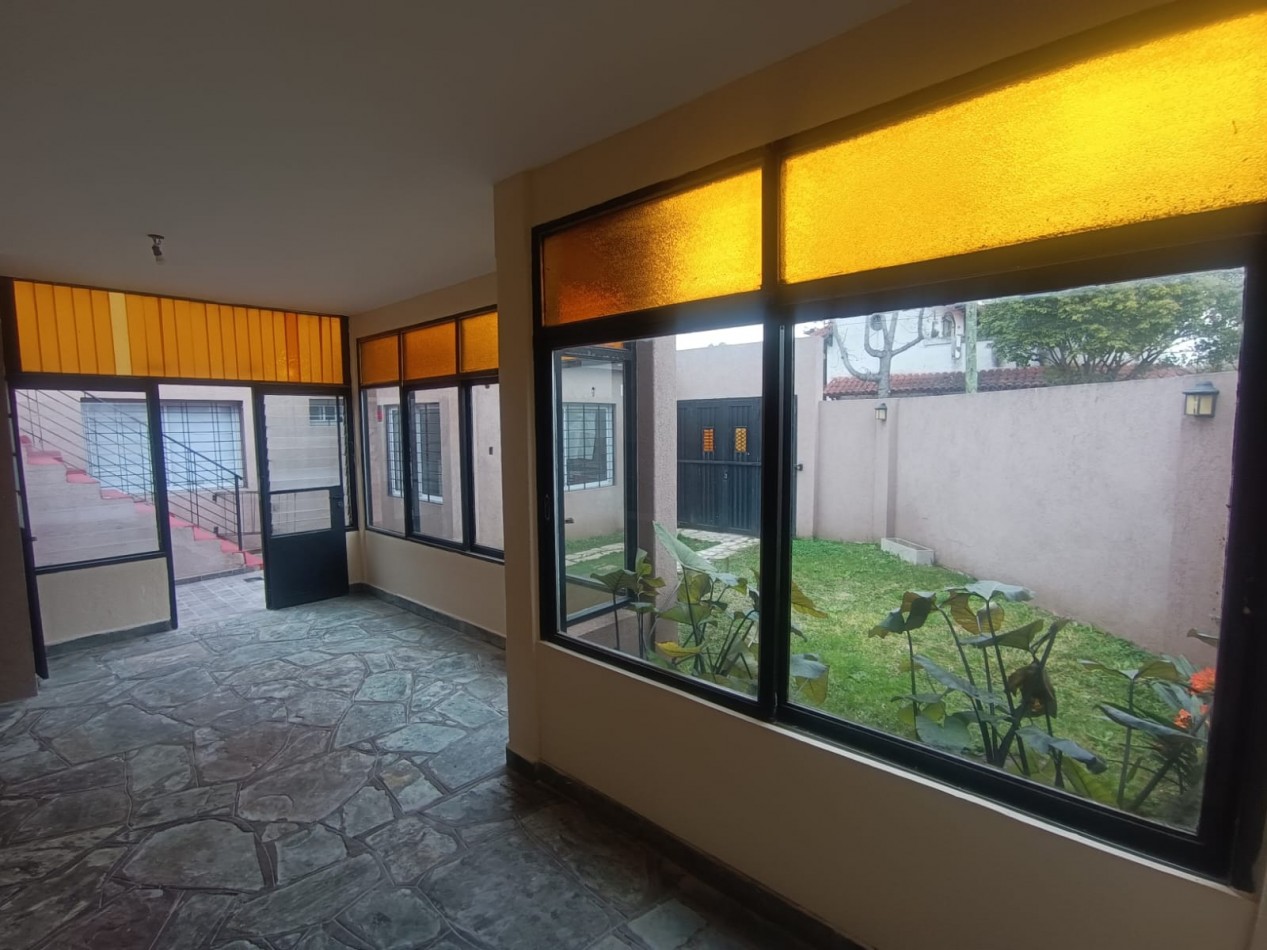 Casa de 4 ambientes en Venta en Carapachay 