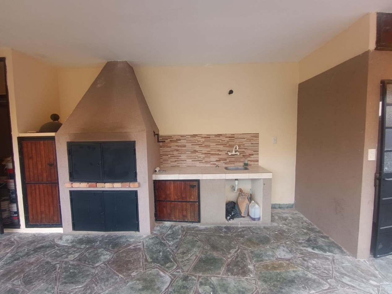 Casa de 4 ambientes en Venta en Carapachay 