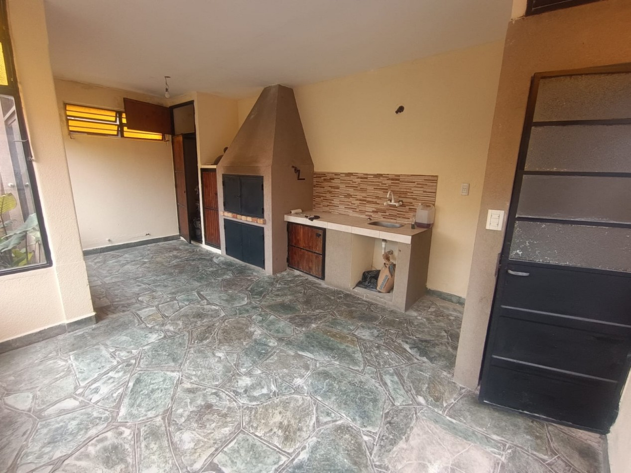 Casa de 4 ambientes en Venta en Carapachay 