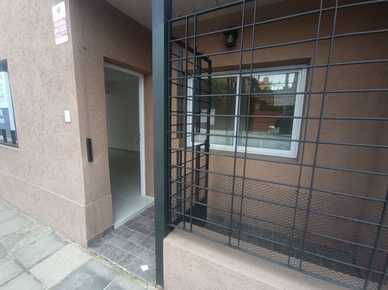 Casa de 4 ambientes en Venta en Carapachay 