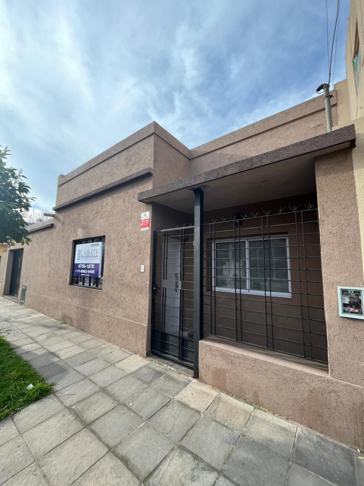 Casa de 4 ambientes en Venta en Carapachay 