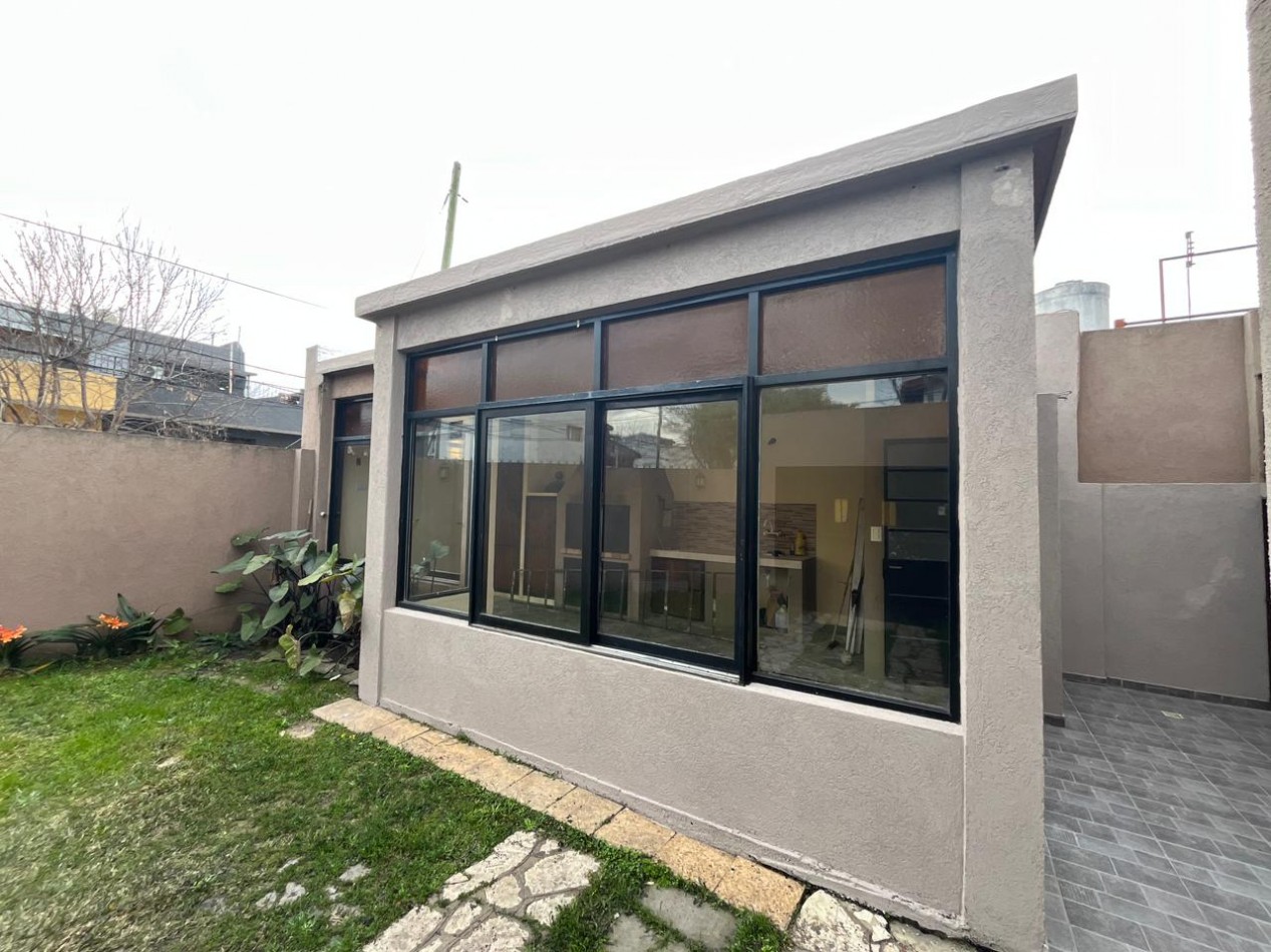 Casa de 4 ambientes en Venta en Carapachay 