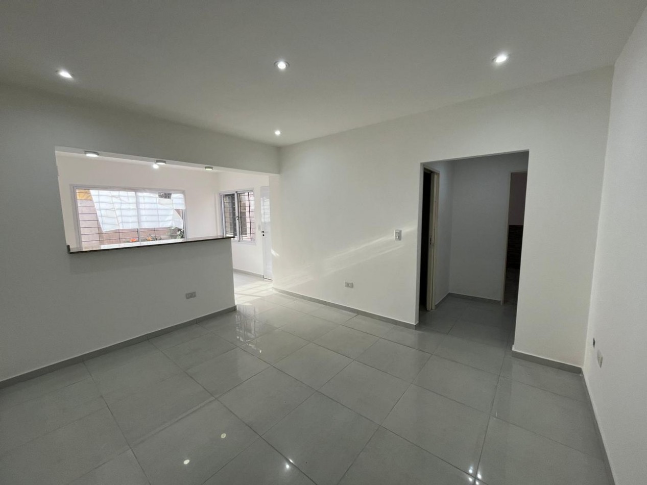 Casa de 4 ambientes en Venta en Carapachay 