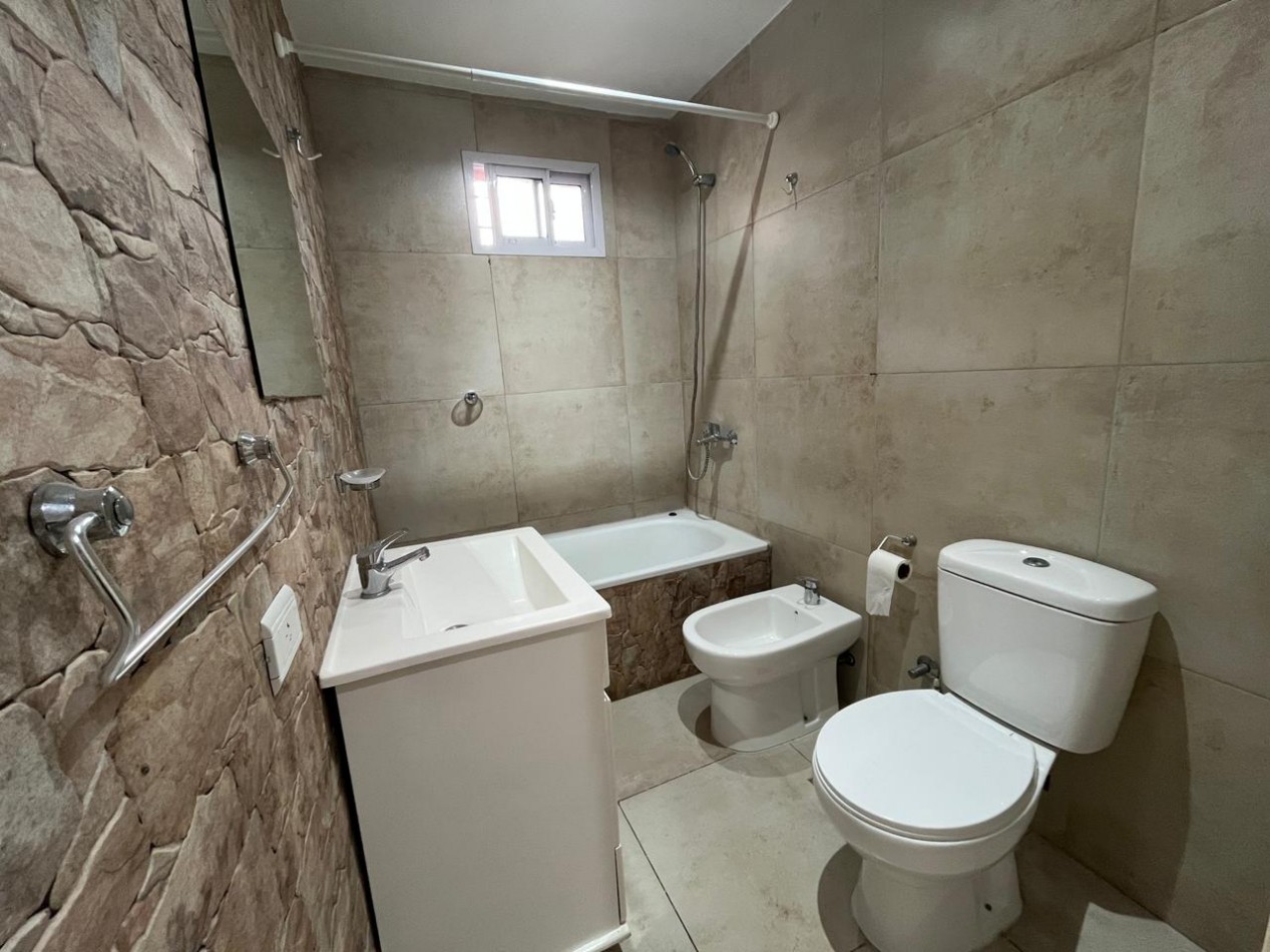Casa de 4 ambientes en Venta en Carapachay 