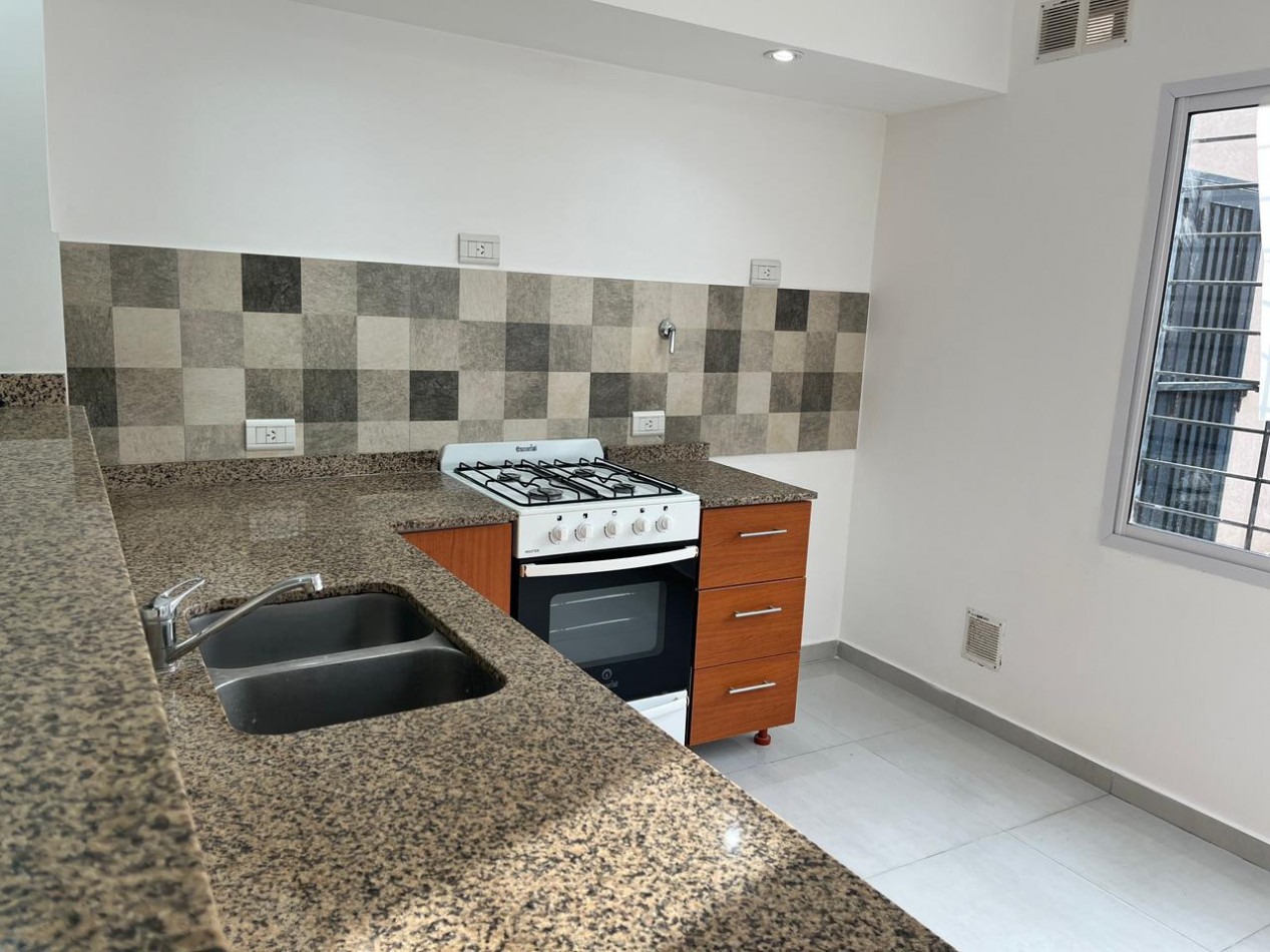 Casa de 4 ambientes en Venta en Carapachay 