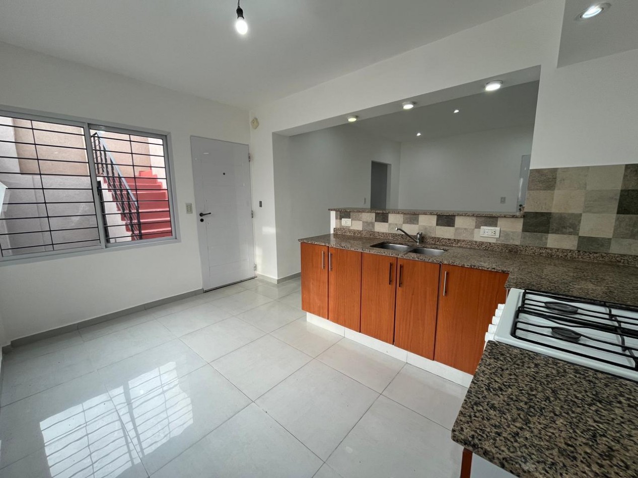 Casa de 4 ambientes en Venta en Carapachay 