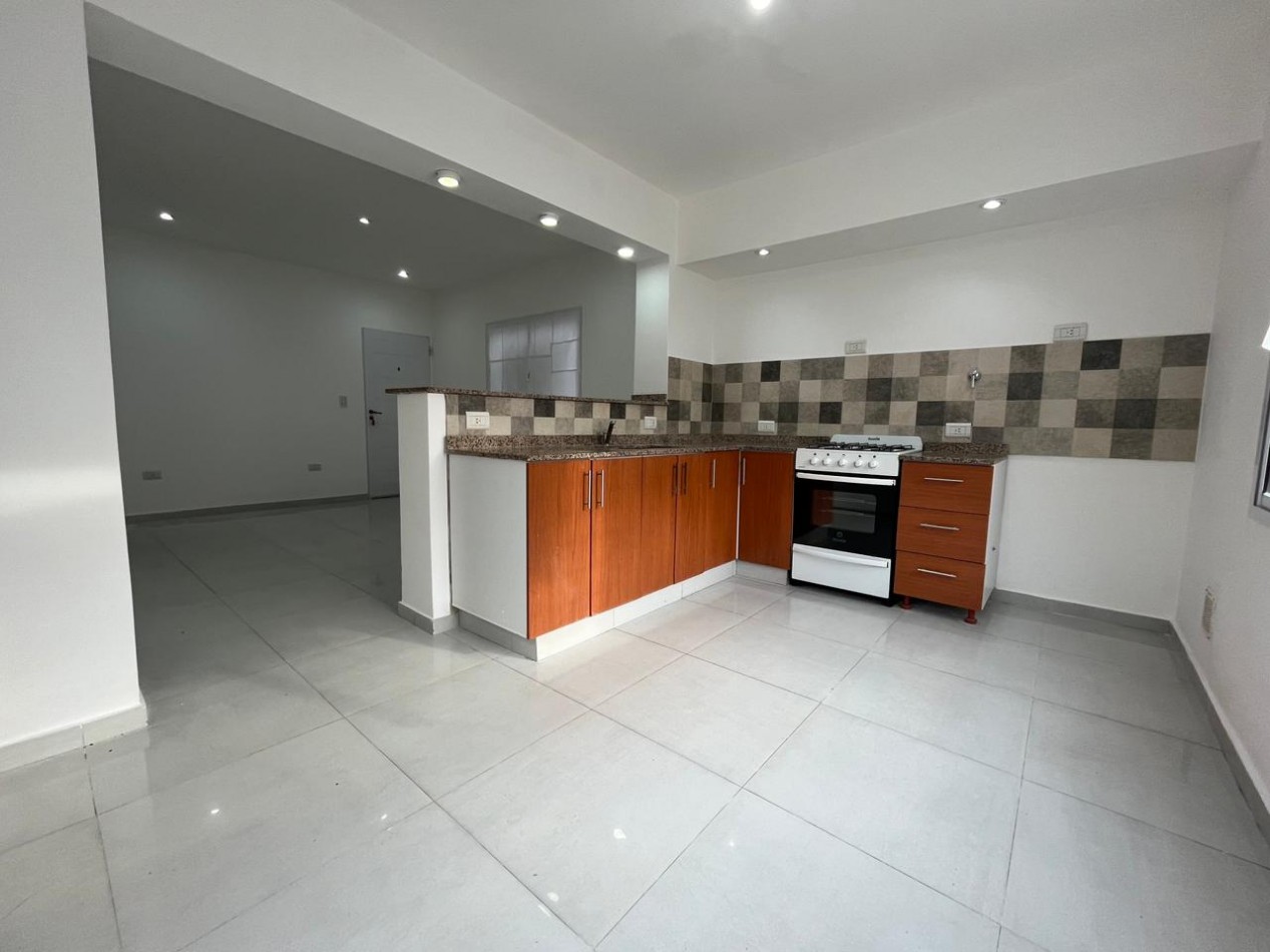 Casa de 4 ambientes en Venta en Carapachay 