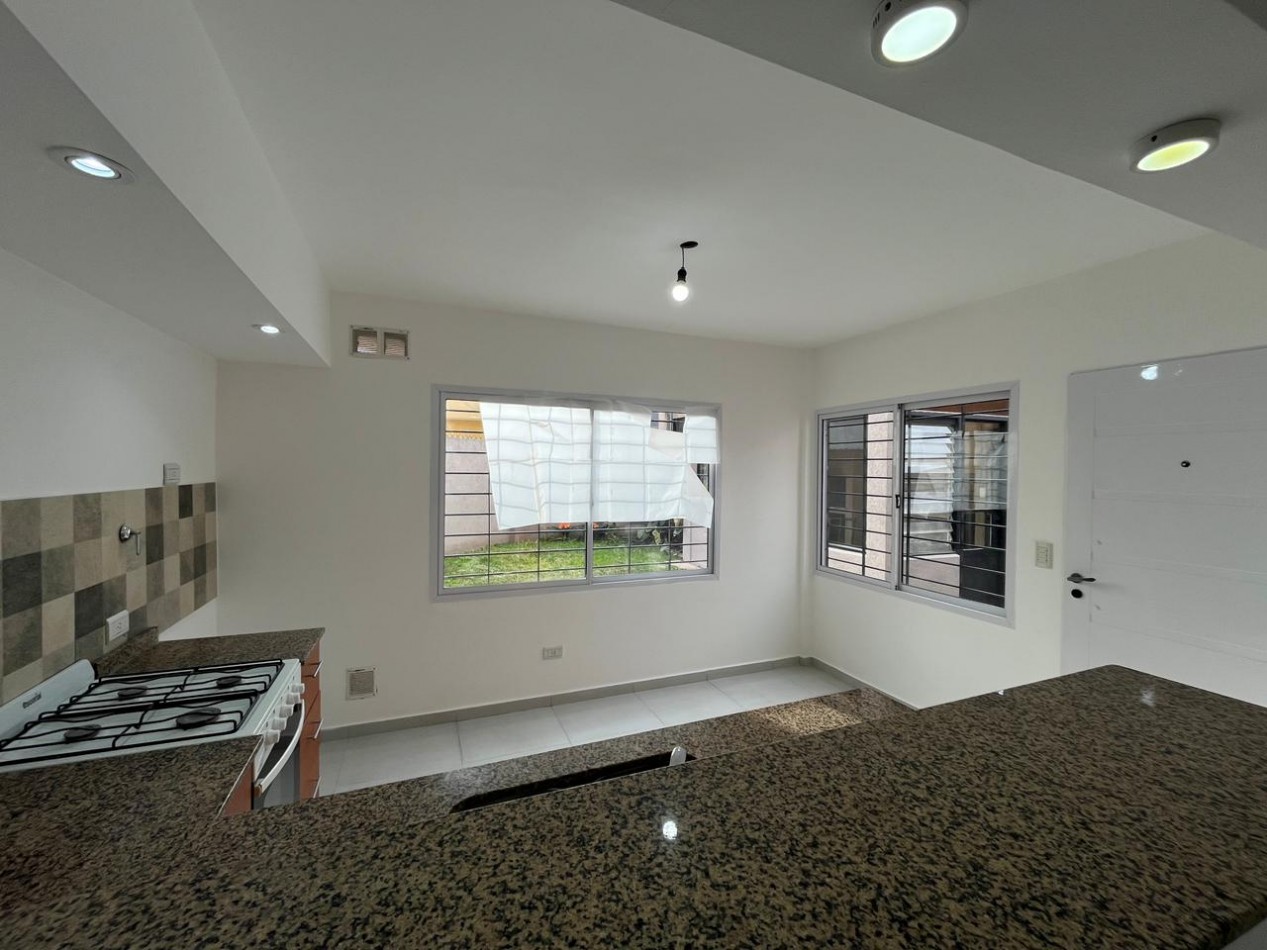Casa de 4 ambientes en Venta en Carapachay 