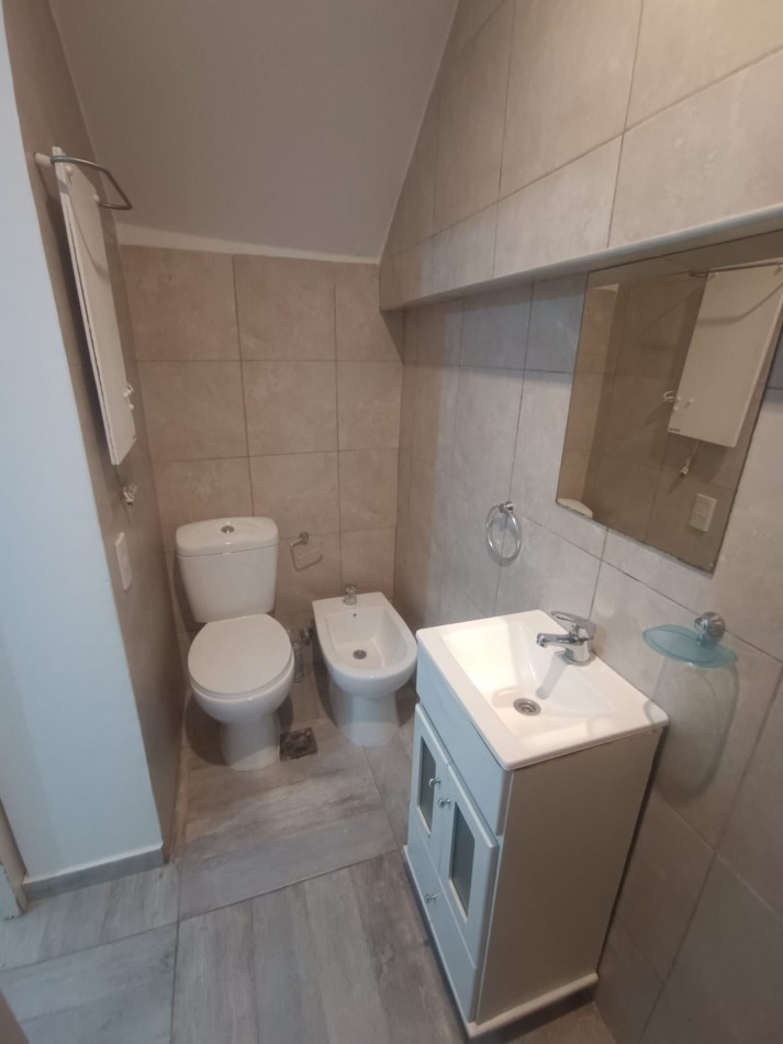 Casa de 4 ambientes en Venta en Carapachay 