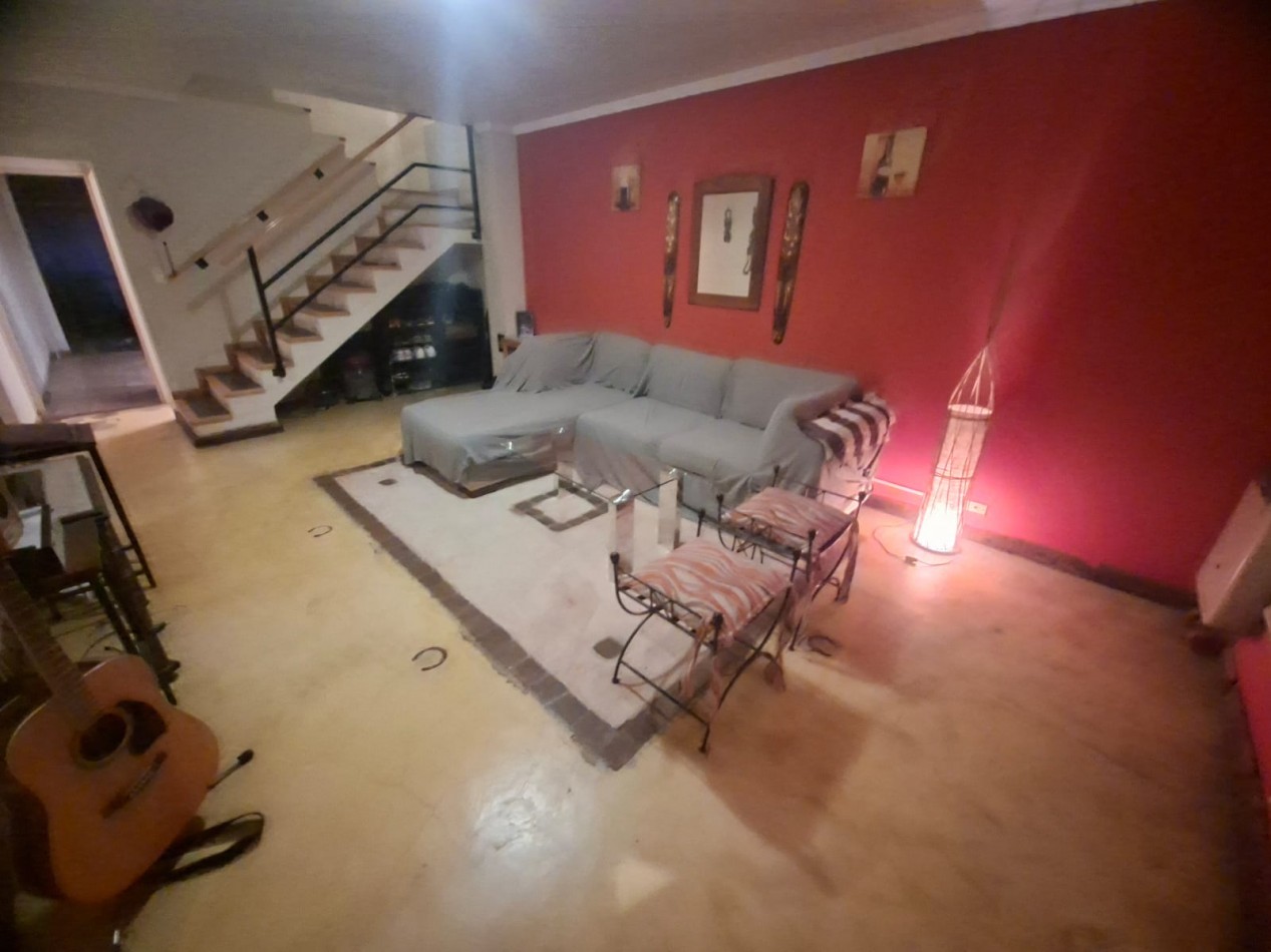Triplex de 4 ambientes en Alquiler en Carapachay 